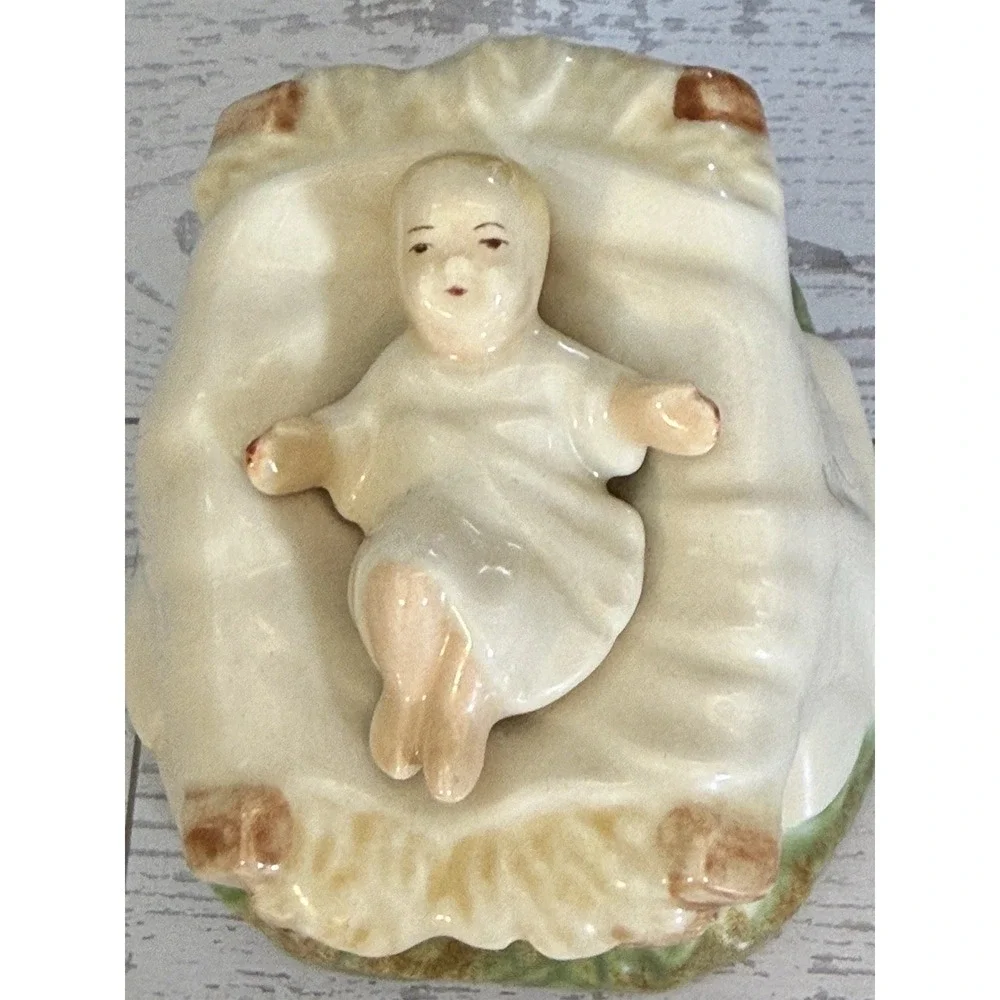Vintage Baby Jesus In a Manger Holland‎ Mold Ceramic Hand Painted Signed 1970's